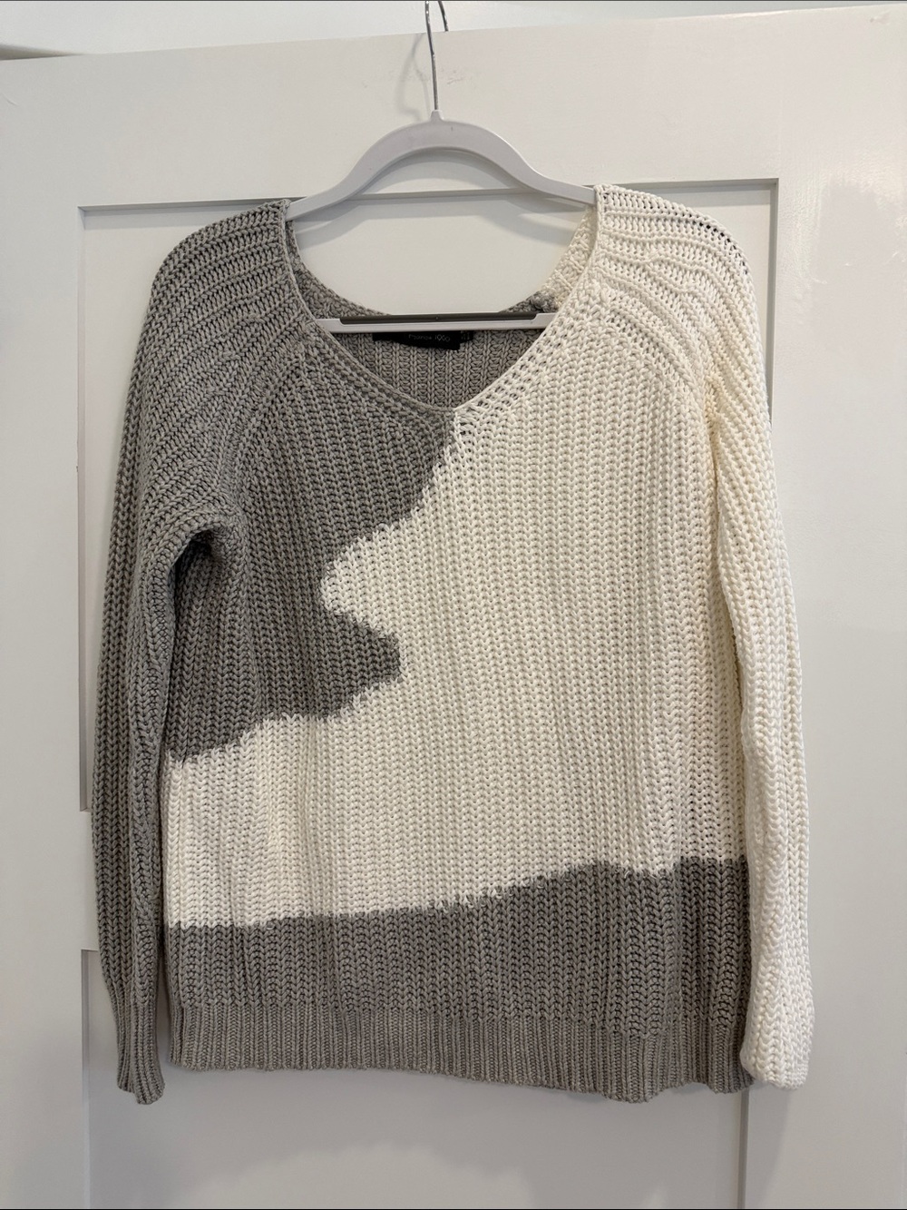 House of Harlow 1960 Colorblock Chunky Knit V-Neck Sweater Gray Ivory XS